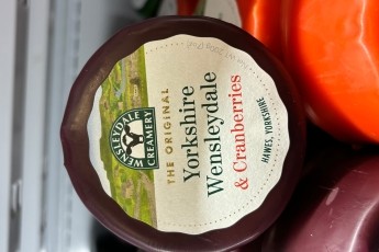 Christmas Truckle with Cranberry