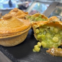 Mince & Mushy Peas Pie
